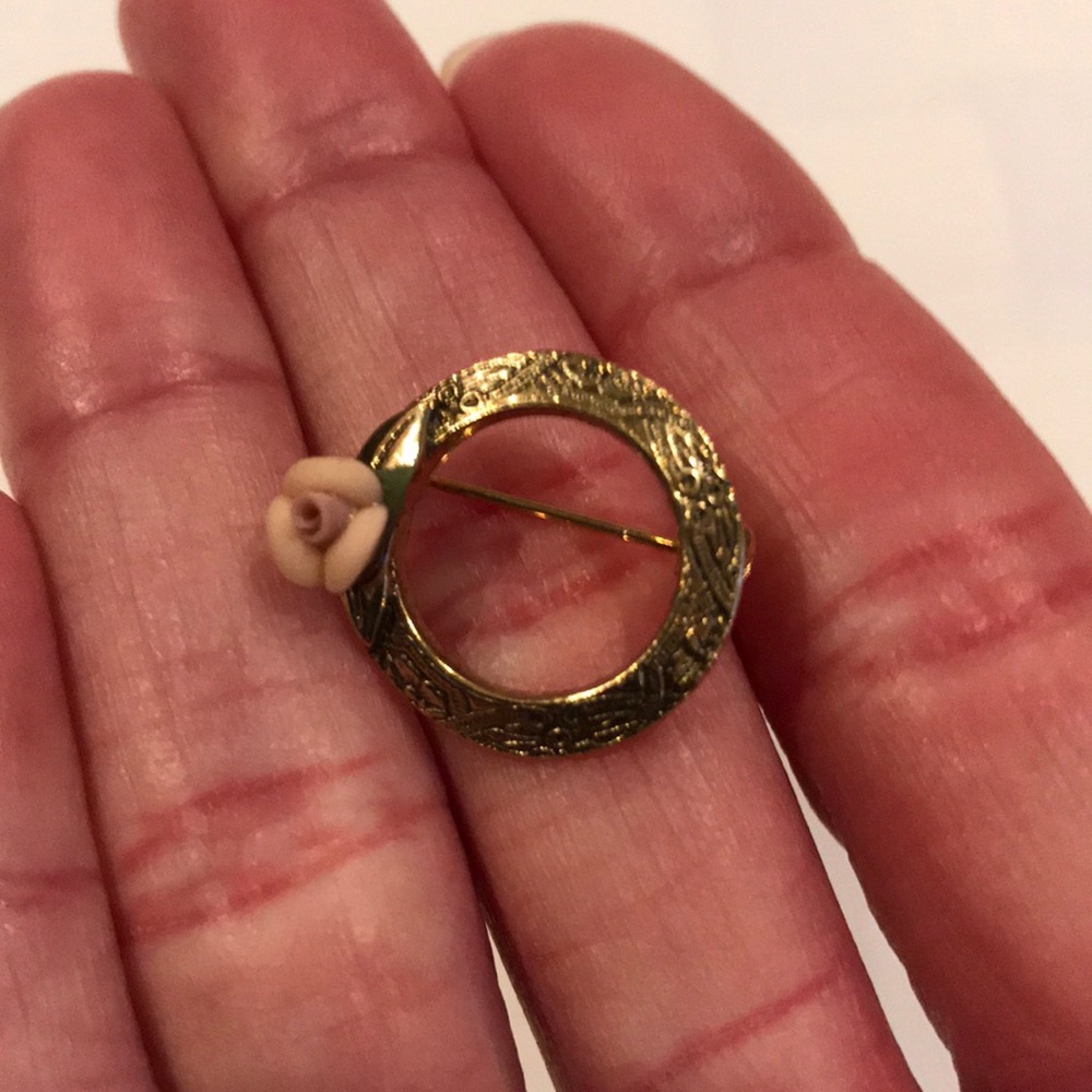 Beautiful Brooch - Picture 3 of 3